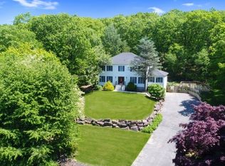 10 October Hill Rd, Oak Ridge, NJ 07438