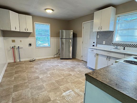 4th image of 1514 Nat St