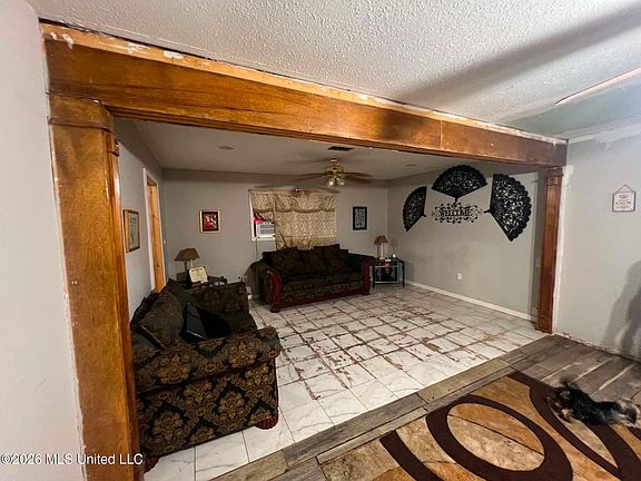 4th image of 1109 Wooddell Dr