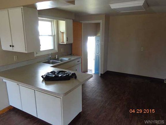 3rd image of 176 Edward St
