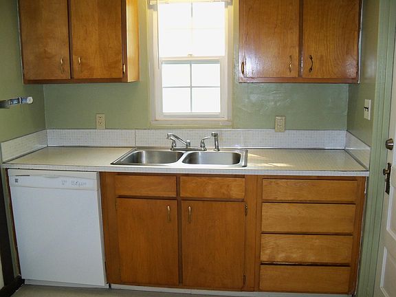 5th image of 334 Alderson Ave #1