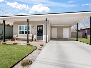 922 Apple St, Fredericksburg, TX 78624