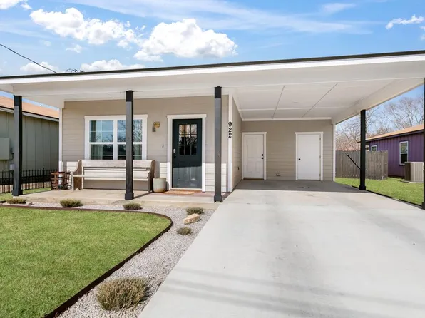 922 Apple St, Fredericksburg, TX 78624