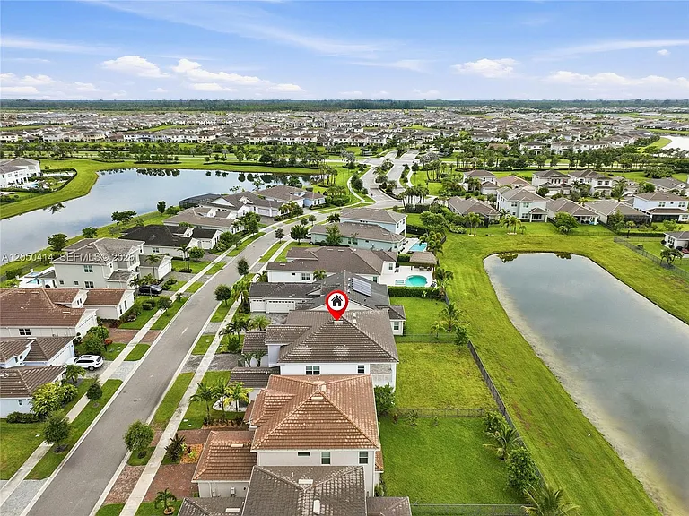15239 Goldfinch Cir — Photo 48