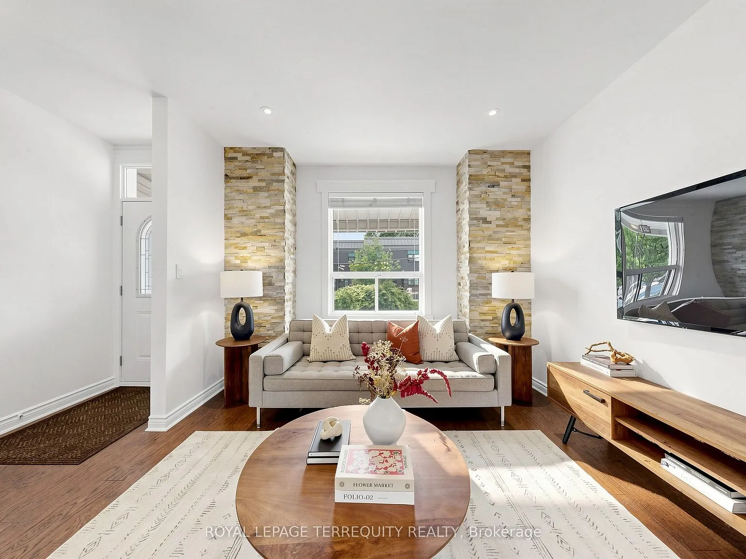 3 bed, $2,900 — Photo 2