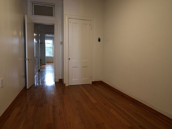 4th image of 70 Diamond St #3L