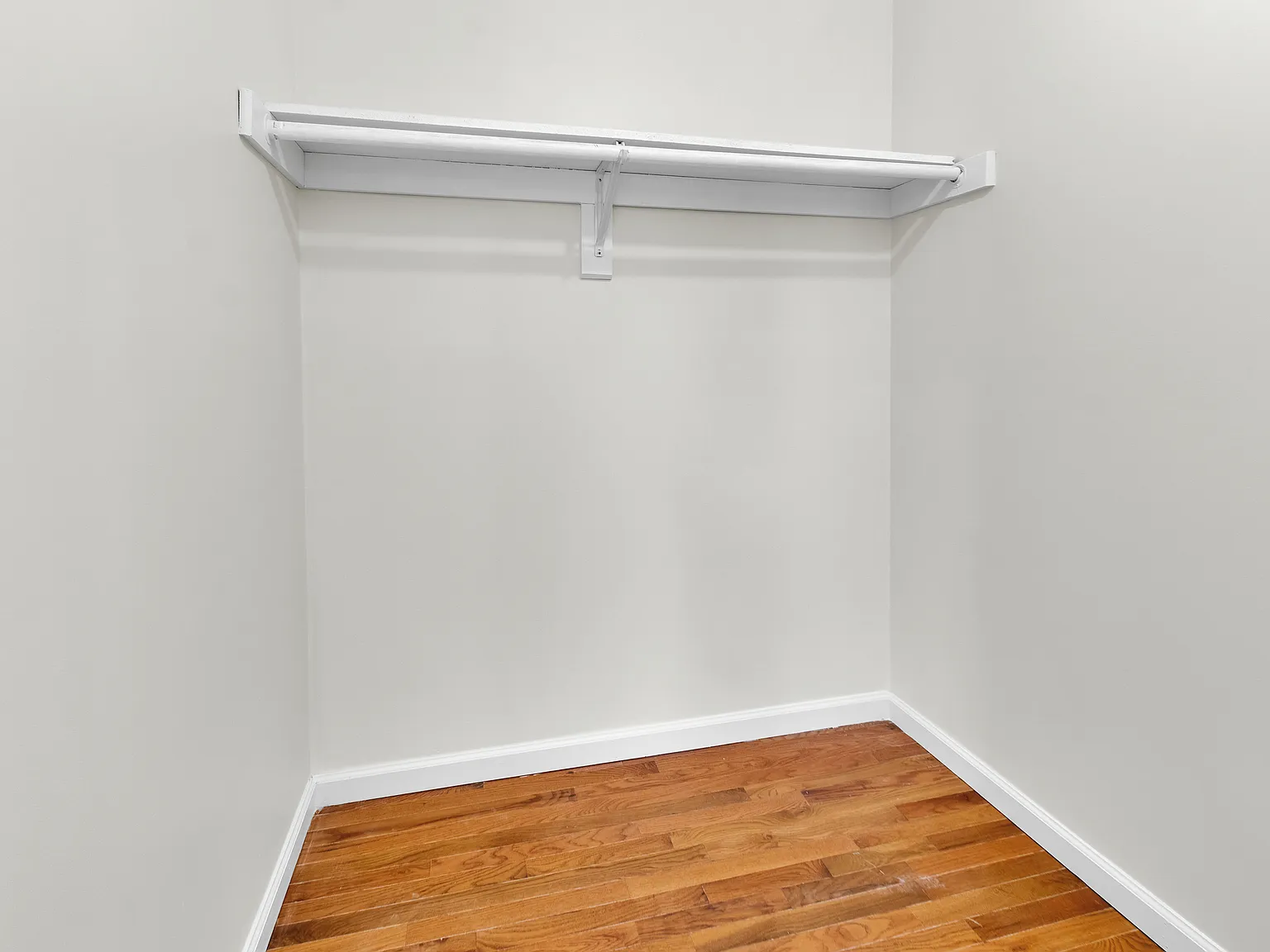 4 bed, $2,900 — Photo 4