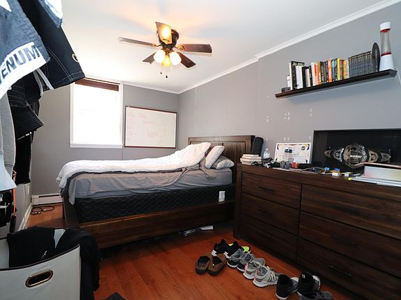 Bedroom 1 (1/2) Dimensions: 9' x 15'