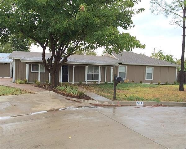 1st image of 610 Hillside Cir