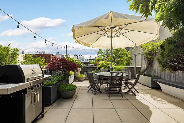 Rented by Compass | media 24