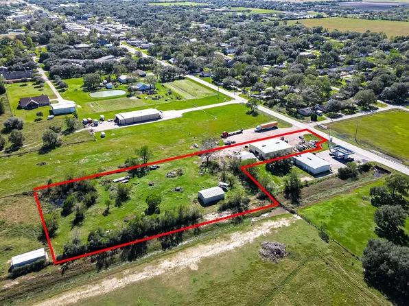 8231 Charity St, Needville, TX 77461