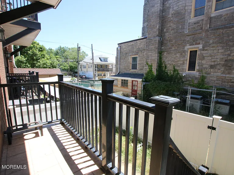 1003 Bond St #5 — Photo 10