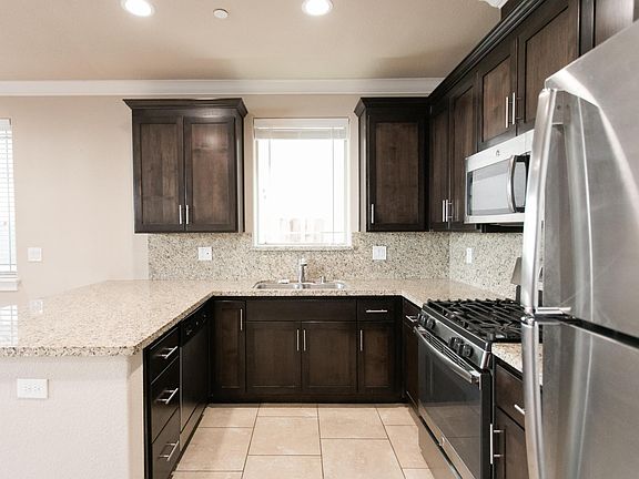 4th image of 669 Addison Ln