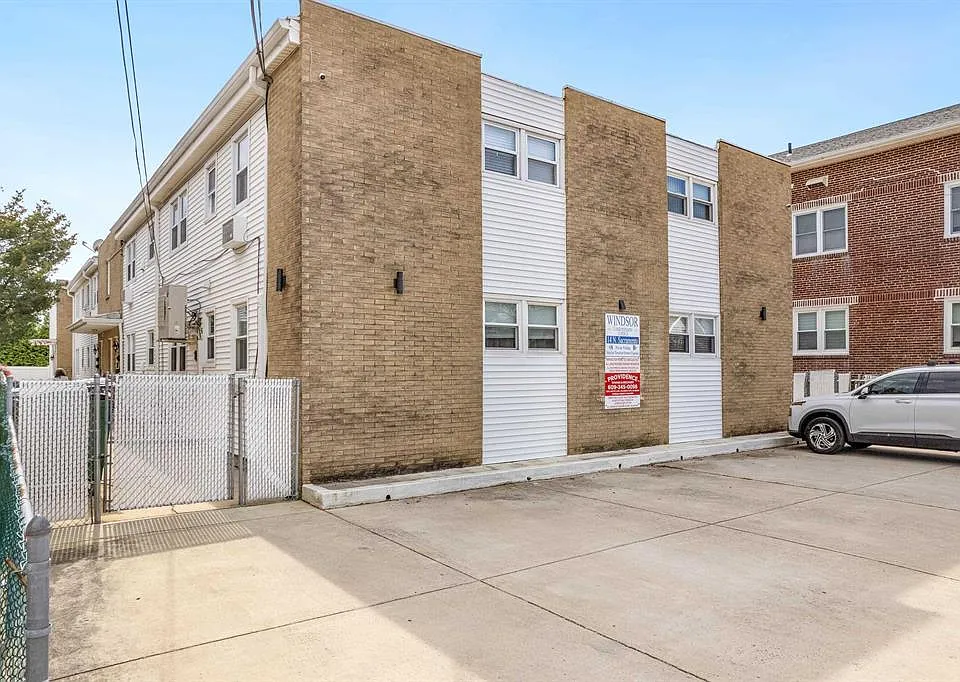 14 N Sacramento Ave #B1