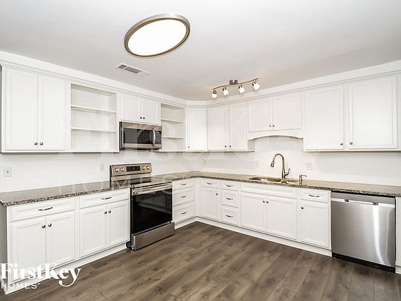 4th image of 76 Hunters Cir