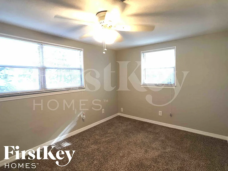 645 Lexington St — Photo 11