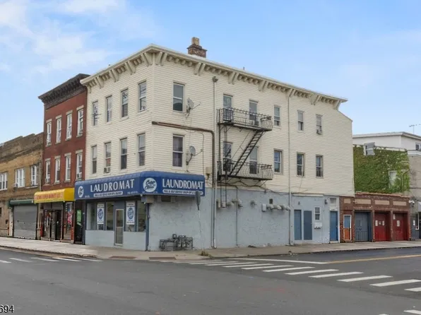 169 3Rd St, Elizabeth City, NJ 07206