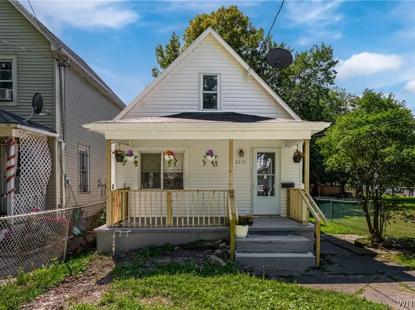 2215 Cudaback Ave, Niagara Falls, NY 14303