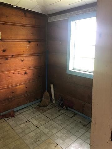 2nd image of 558 2nd Ave