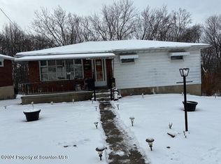 122 Bengar Dr, Scranton, PA 18505