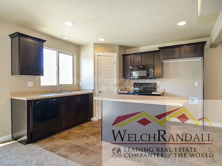 2433 Wellington Ave — Photo 6