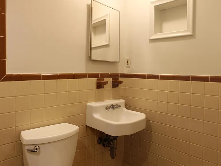 200 W Marshall St #3 — Photo 10