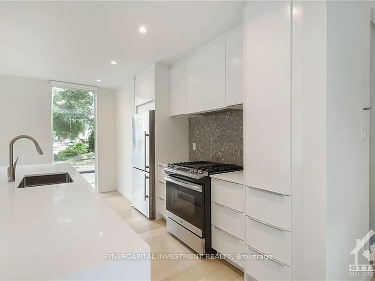 16B Chapleau Ave — Photo 5