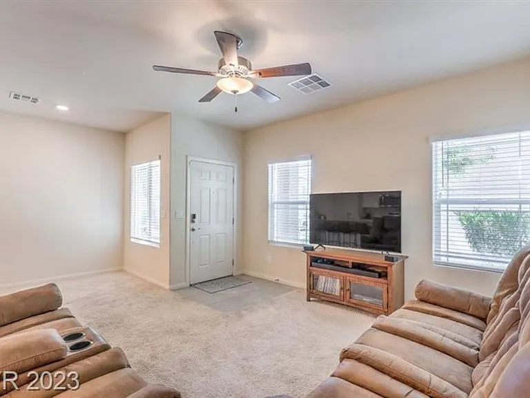7431 Sunray Point St — Photo 13