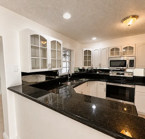7434 Thatcher Ave — Photo 6