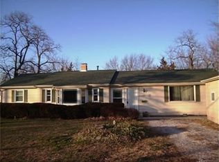 280 N Country Club Rd, Decatur, IL 62521