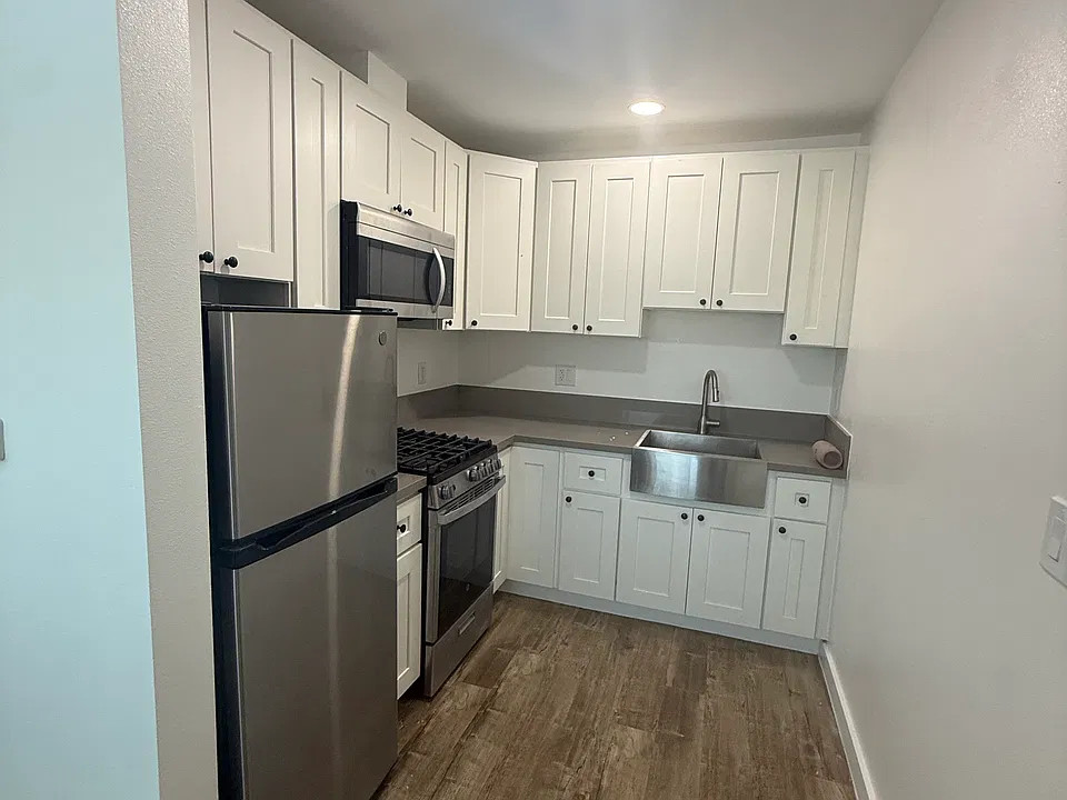 317 W 76th St #5