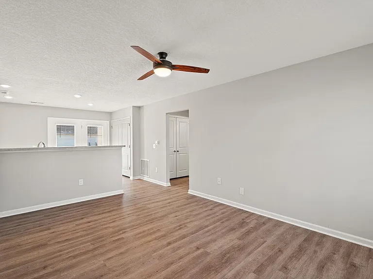 Foxtail Pointe — Photo 31