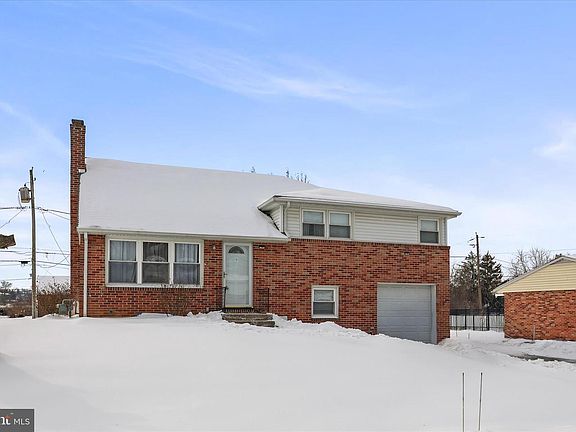 3rd image of 2430 Bradford Dr