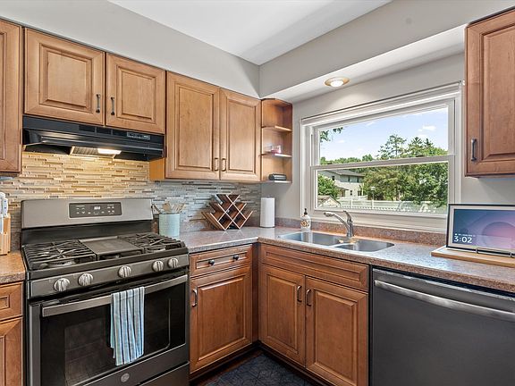 3rd image of 52244 Tallyho Dr N