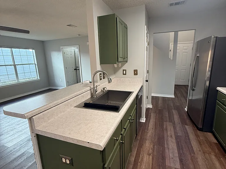 5153 Victoria Dr — Photo 12