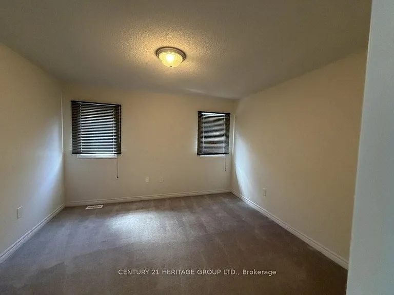 1449 Farrow Cres — Photo 16