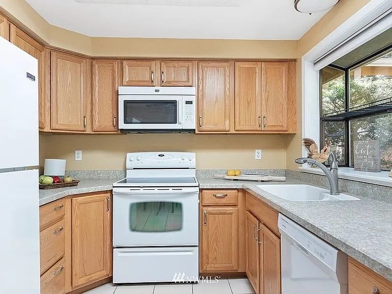 685 NW Atalanta Way #2 — Photo 3