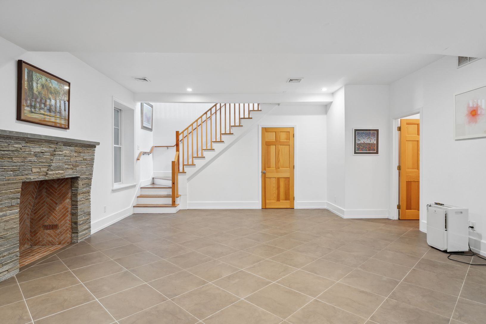  Lower level with 9' Ceilings