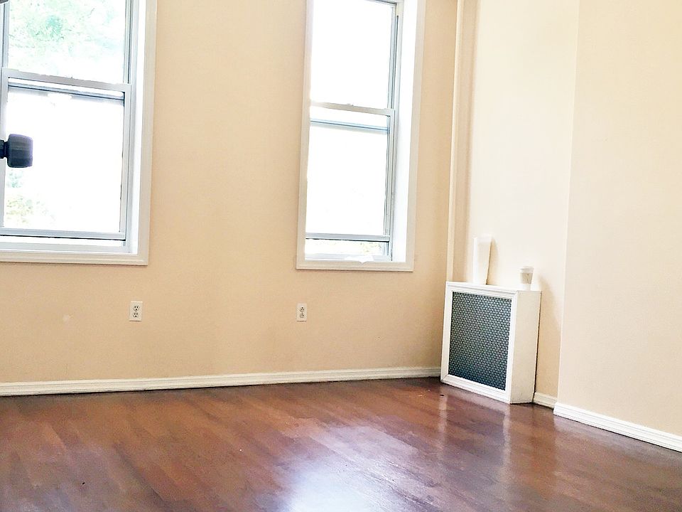 2nd image of 125 Irving Ave APT 2L