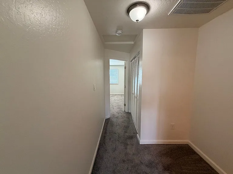 319 Thoma St #B — Photo 13
