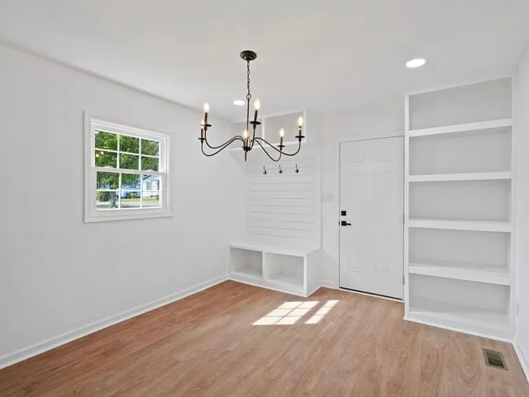 1124 Jackson St — Photo 13