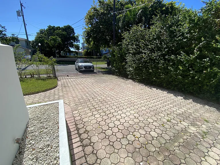 1101 Bay Dr — Photo 7