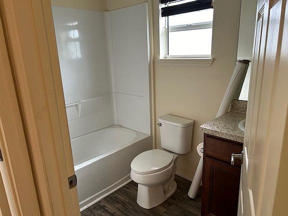 3rd image of 2311 Chestnut Hills Dr