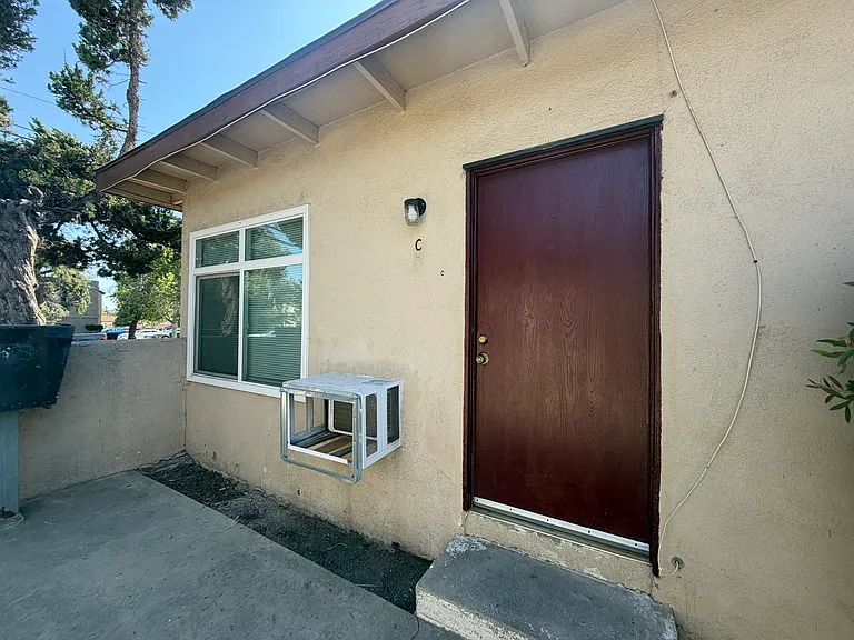 5174 San Bernardino St #C — Photo 2