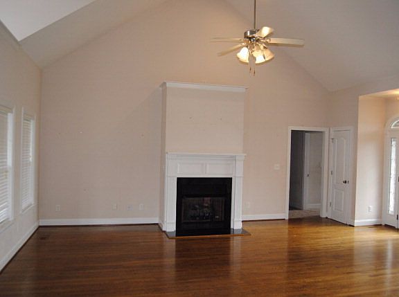 2nd image of 207 Maddux Dr