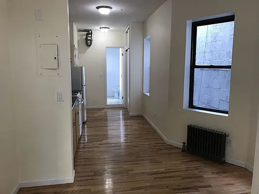 Rented by Salon Realty Corp | media 10