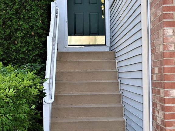 3rd image of 723 Stuarts Dr #723