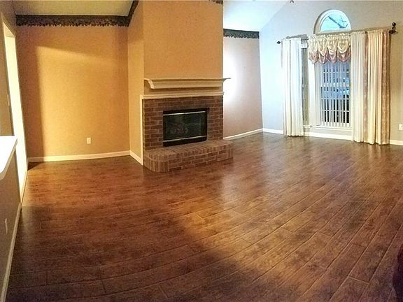 4th image of 524 Woodacre Dr