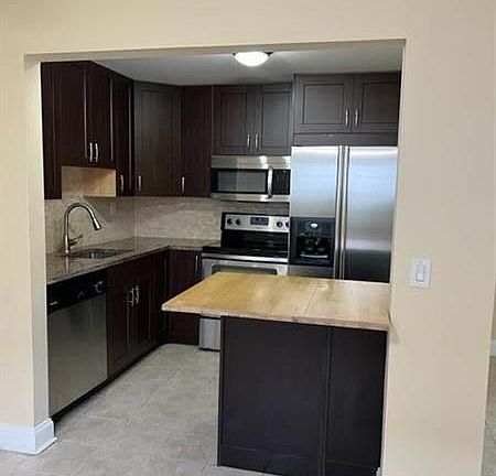 4th image of 160 Burgundy Dr #D