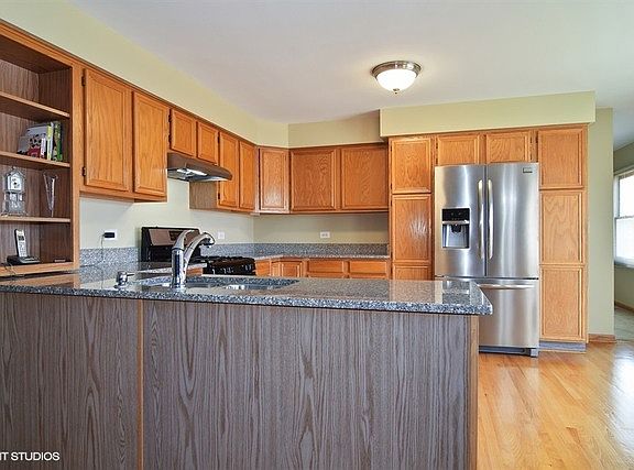 5th image of 1525 Creekside Dr